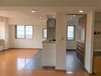 明るいオープンキッチンへ