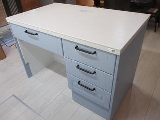 アイラウンドカウンターで料理及び配膳の作業スペースアップ