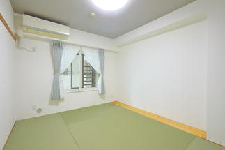 結露を軽減できるLIXIL真空断熱材　ココエコを施工し壁紙も一新