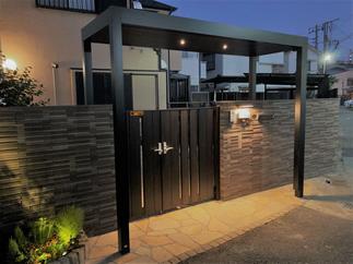 ◆夜の門廻り、間接照明も趣が引き立ちます。◆