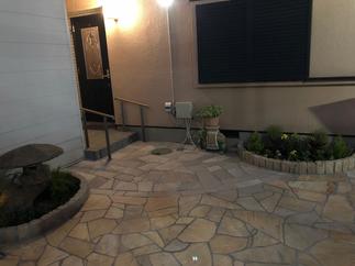 ◆エントランスはこだわりの天然石を張りました。◆