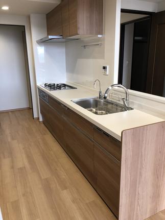 ～調理スペースたっぷりのひろびろキッチン～