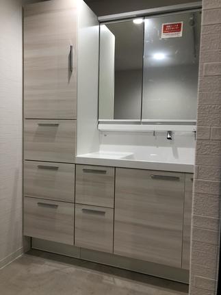 ～スペース無駄なく大容量の収納洗面～