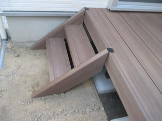 ～ステップ付きで乗り降りラクラク～