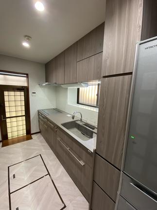 ～落ち着いた明るいキッチン～