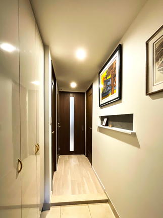 ニッチが空間に彩りを演出しています。