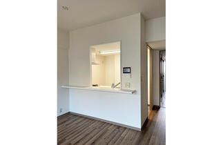 【AFTER】リビングからのキッチン