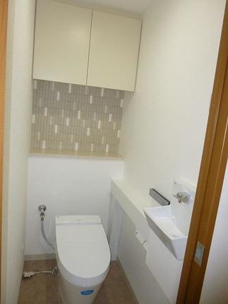 LIXIL　サティスリトイレ　手洗いカウンター付