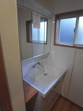 洗面化粧台　LIXILピアラ