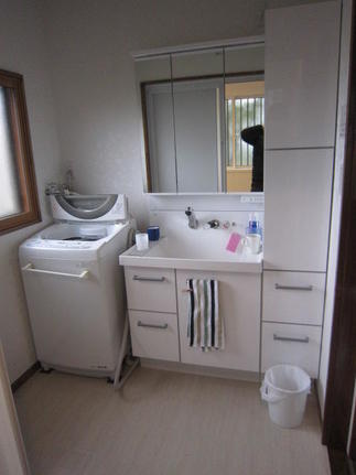 明るく清潔感のある洗面脱衣室