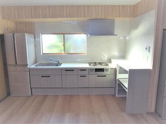 収納たっぷりで使い勝手の良いキッチンへ