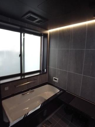 肩湯や打たせ湯、間接照明などフル装備の極上バスルーム