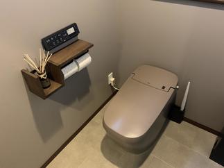 ノーブルトープの便器に北欧調の内装がステキなトイレ空間へ