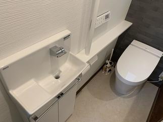 タンクレス便器で足元ゆったり使いやすく