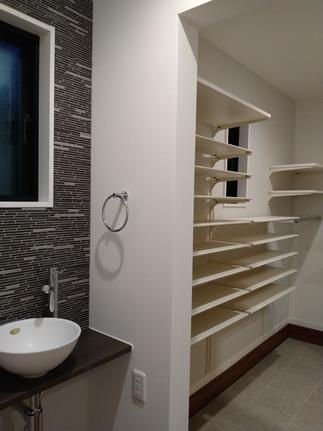 玄関手洗いと大容量のシューズクロゼット