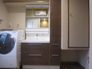 収納も充実した洗面化粧台「LIXIL エルシィ」