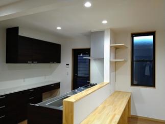 お子様の様子を見ながらお料理が出来る対面キッチン「LIXIL シエラ」