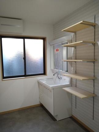 収納に配慮した洗面脱衣室「LIXIL ピアラ」