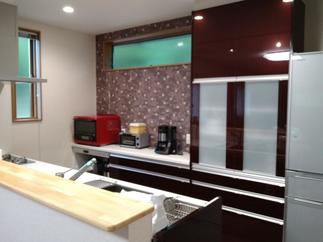 ご家族皆様が集うメインのダイニングキッチン