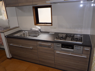 L型から使い勝手の良いI型のシステムキッチンへ入替え