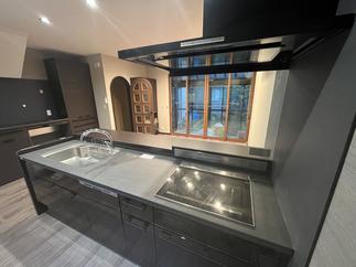 LDK全体が見渡せるオープンキッチンへ