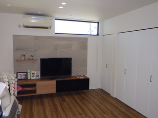 収納も充実したゆったりリビング