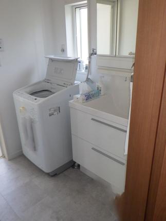 明るく使い勝手の良い洗面脱衣室へ