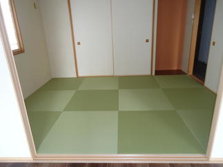 畳はへりなしの琉球畳を採用