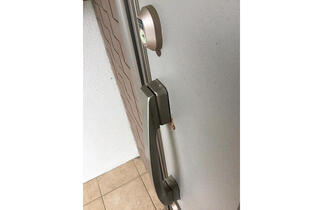 【BEFORE】玄関ドア ハンドル