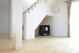 ﾍﾟﾚｯﾄｽﾄｰﾌﾞで家族が集まるリビングに