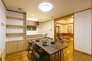 横並びで学習できるリビングデスク