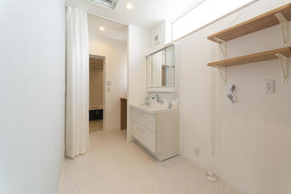 広々とした洗面脱衣室