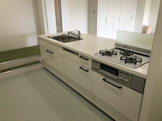 家族団らんを楽しめる対面キッチン