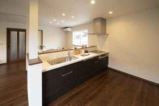 施主様の身長に合わせた低めのキッチン