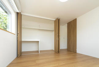 広々収納がある寝室