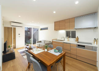 光を感じるリビング