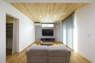 子供が広々と遊べるリビング