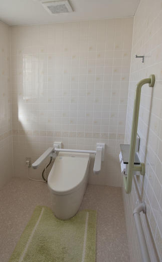 入口の段差をなくして通路をすっきりとしました。