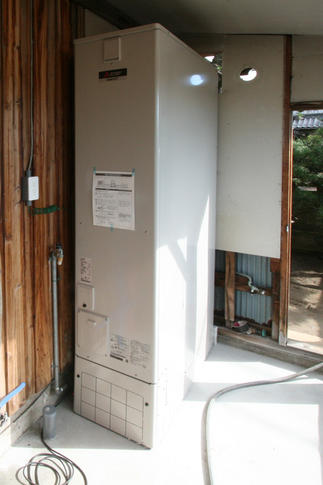 超薄型エコキュート