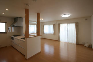 対面キッチンで家族の会話がはずみます。