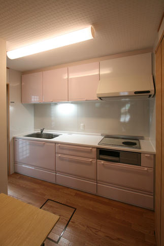 暗室をキッチンに改装しました。