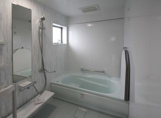 1.5坪タイプの浴室。広々しています。