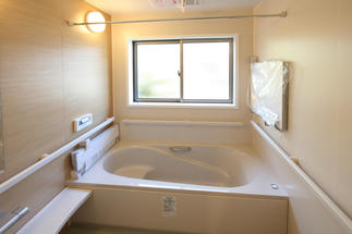 ご高齢でも快適に住まえる浴室になりました