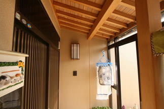 木洗いでポーチも新築同様に生まれ変わりました。