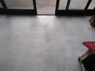 玄関土間　コンクリート完成