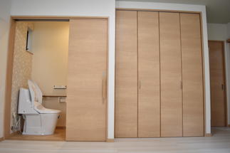 車庫から寝室へ