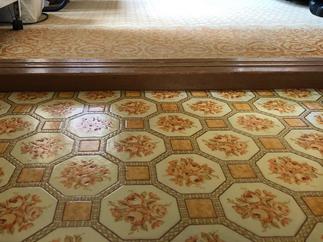 リビングダイニング間の段差　Before