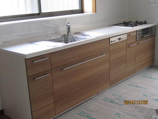 調理道具等をスライド収納でスッキリ