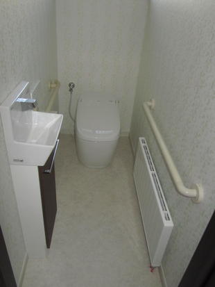 松本市Ｔ様邸トイレルーム改修　LIXILサティスG　スッキリデザインで広々空間