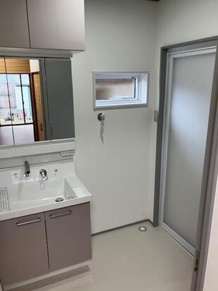 松本市Ｎ様邸　レトロな洗面所が収納たっぷり、スッキリ明るく生まれ変わりました！　